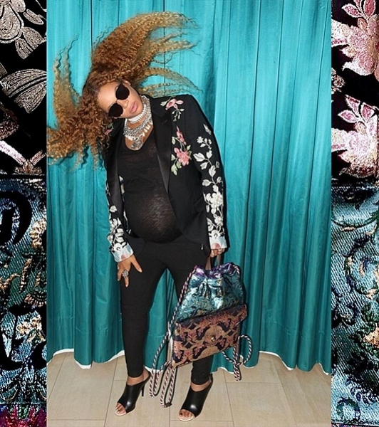 Беременная Beyonce как богиня плодородия Беременная Beyonce как богиня плодородия