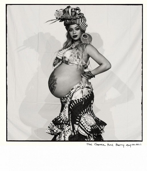 Беременная Beyonce как богиня плодородия Беременная Beyonce как богиня плодородия