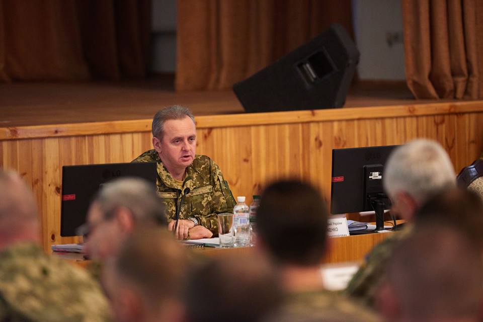 Муженко заявил, что Украине нужна мощная и эффективная армия, но для чего — не сказал 