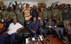 Мятежники в Кот-д'Ивуаре окружили здание с правительственной делегацией