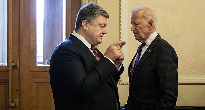 Эксперт объяснил, почему Порошенко нервничал на встрече с Байденом 