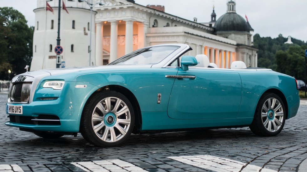 Когда цена не имеет значения: годовой отчет Rolls-Royce по продажам