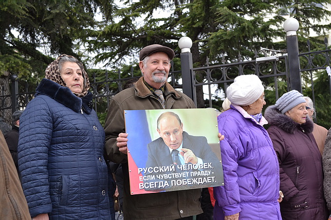Митинг в Севастополе потребовал от Москвы наказать коррупционеров и освободить героя Русской весны 