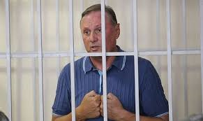 Соратник Януковича написал из тюрьмы, что скучает по своим двум котам и ротвейлеру Дусе 