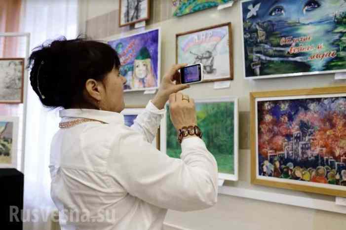 «Война и мир глазами детей Донбасса»: удивительная выставка открылась в Симферополе (ФОТО) «Война и мир глазами детей Донбасса»: удивительная выставка открылась в Симферополе (ФОТО)