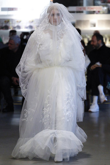 В чем идти под венец: 20 свадебных платьев с кутюрной недели моды