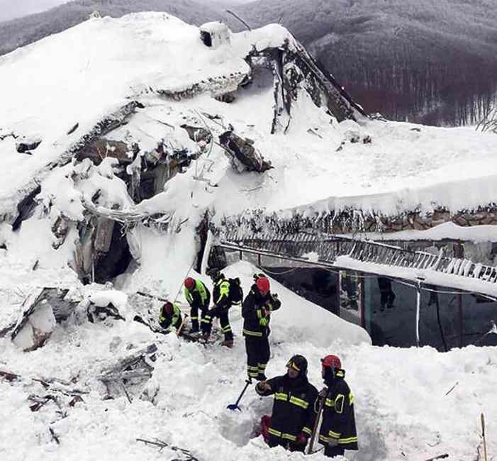 Погребенные под снегом в итальянском отеле жгли костры, чтобы выжить