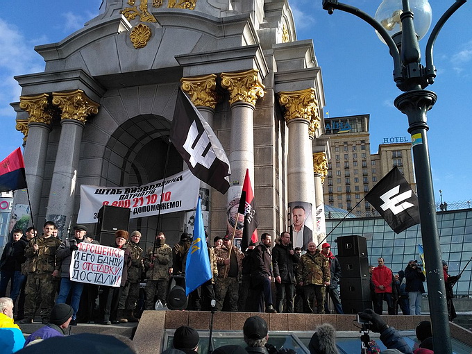 Боевики АТО пикетируют администрацию Порошенко 