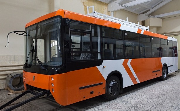 Собран первый корпус нового среднепольного троллейбуса в РФ