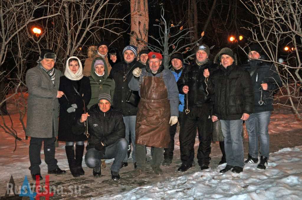 Кованные сердца Донецка: кузнецы поздравили дончан с днем влюбленных (ФОТО)