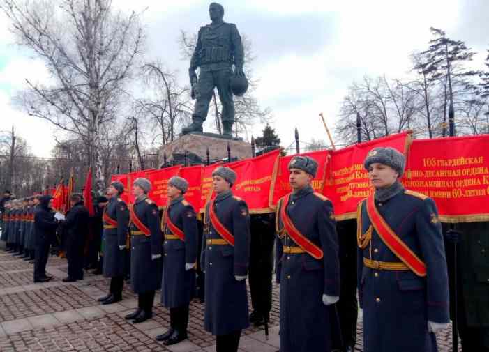 На Поклонной Горе тысячи ветеранов прошли с портретами своих товарищей из «Бессмертного батальона» 