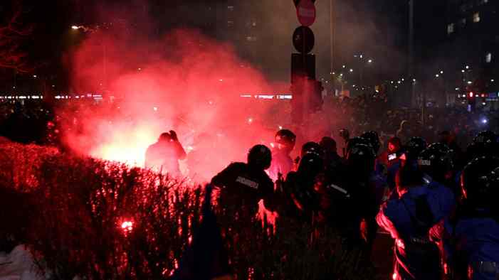 Массовые беспорядки в Румынии: на улицы вышли 100 тыс. протестующих (ФОТО)