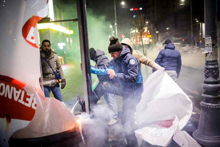 Массовые беспорядки в Румынии: на улицы вышли 100 тыс. протестующих (ФОТО)
