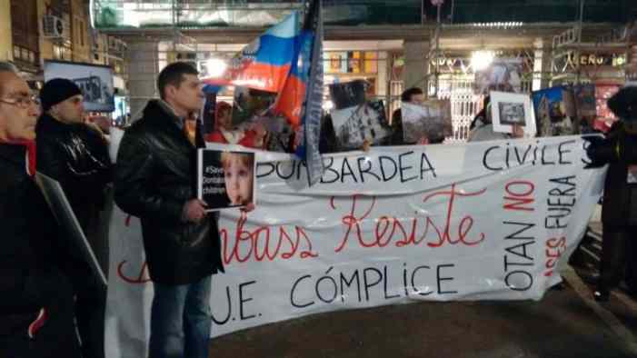 Митинг в Испании: Жители Мадрида требует от Украины прекратить обстреливать Донбасс