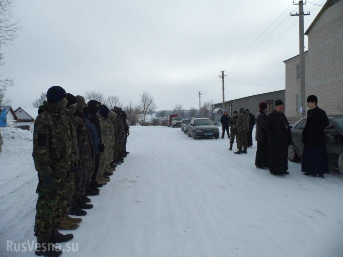 Боевики «Правого сектора» захватили православный храм (ФОТО)