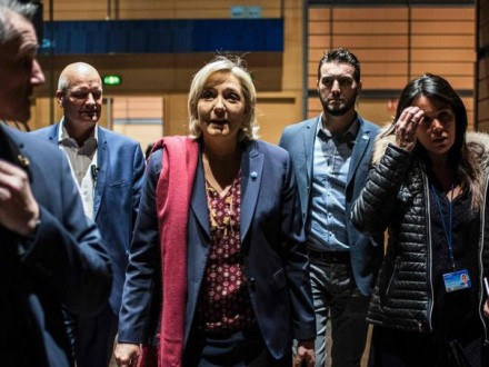 Во Франции арестовали главу предвыборного штаба Ле Пен 