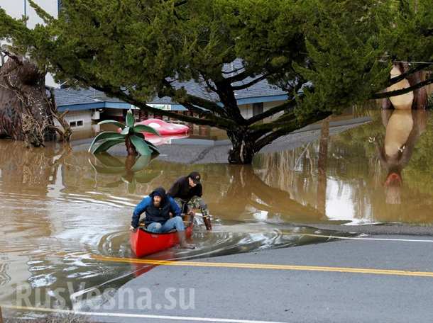 В Калифорнии город ушел под воду, идет эвакуация (ФОТО, ВИДЕО)