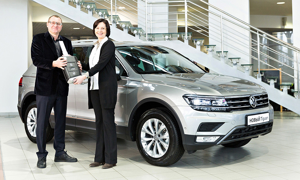 Первому покупателю нового VW Tiguan в России вручили ключи