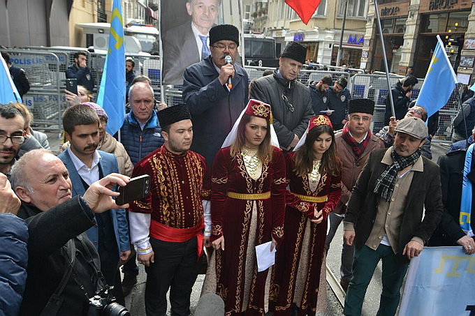 В Стамбуле полиция выставила заграждение перед митингом меджлисовцев 