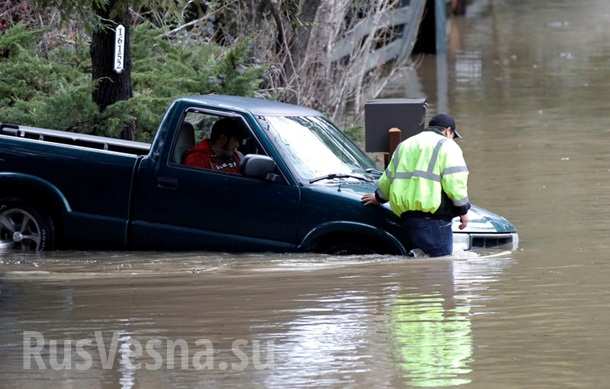 В Калифорнии город ушел под воду, идет эвакуация (ФОТО, ВИДЕО)