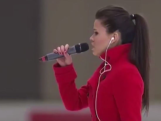 Забывшая перед ЧМ слова российского гимна певица объяснила свое поведение