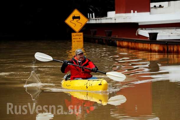 В Калифорнии город ушел под воду, идет эвакуация (ФОТО, ВИДЕО)