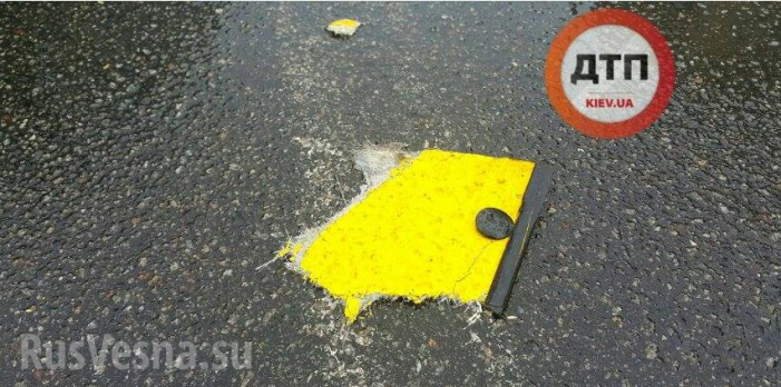 В Киеве вооруженный мужчина угнал маршрутку (ФОТО)