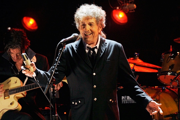 Bob Dylan согласился принять Нобелевскую премию