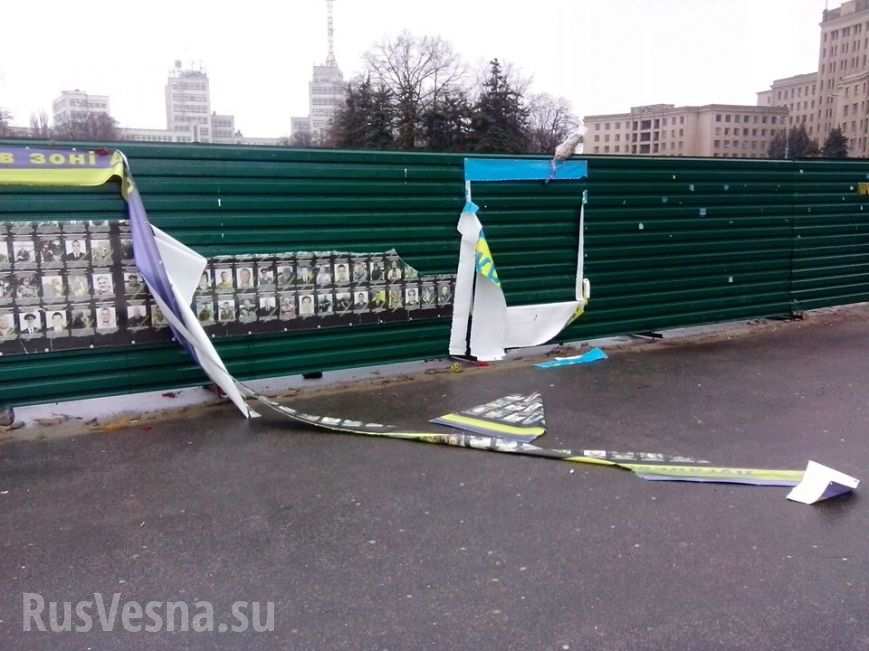 В Харькове разорвали плакат с фотографиями «героев АТО» (ФОТО, ВИДЕО)