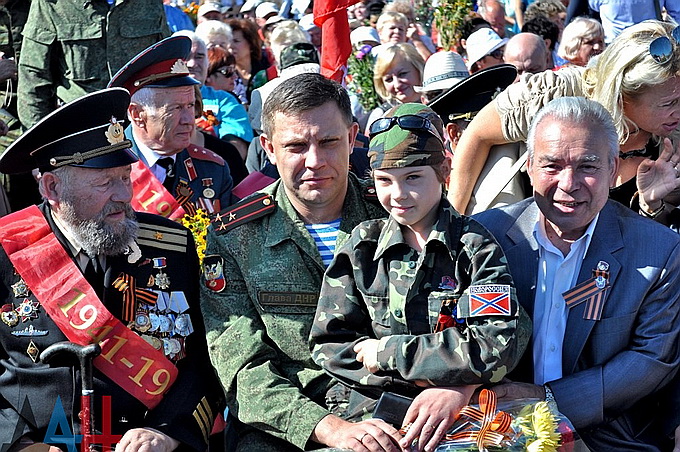 ДНР не только выплатит помощь ветеранам, но и привезёт их на парад в Донецк 