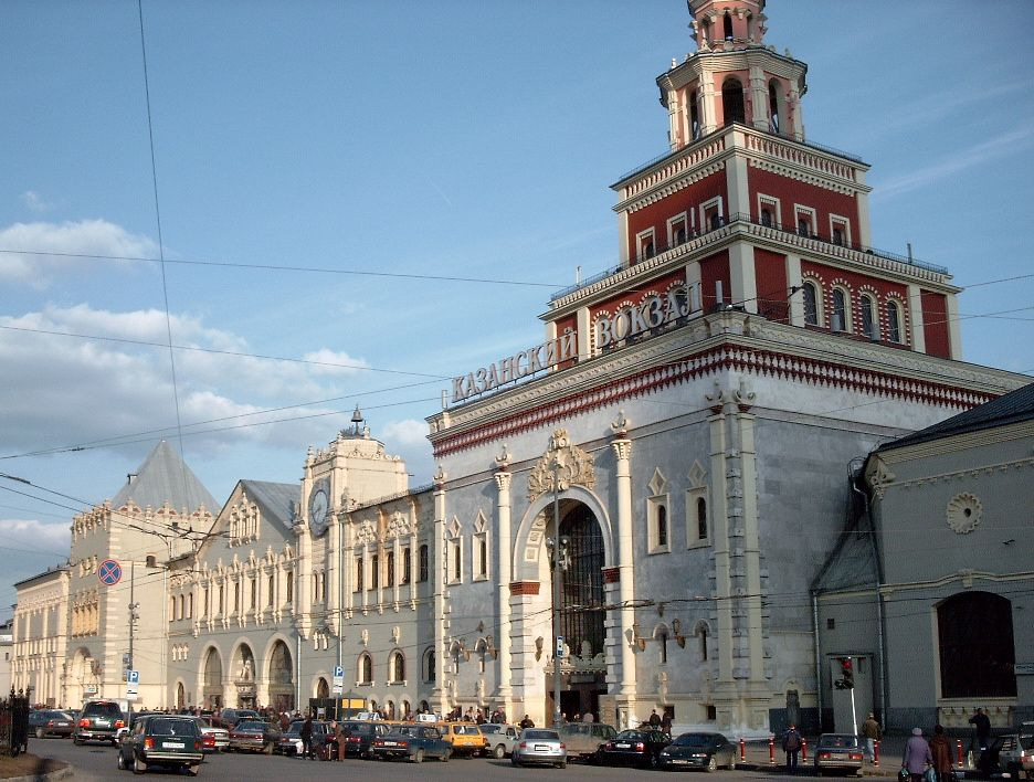 В Киеве декоммунизаторы уничтожили мемориальную доску архитектору собора Почаевской Лавры 