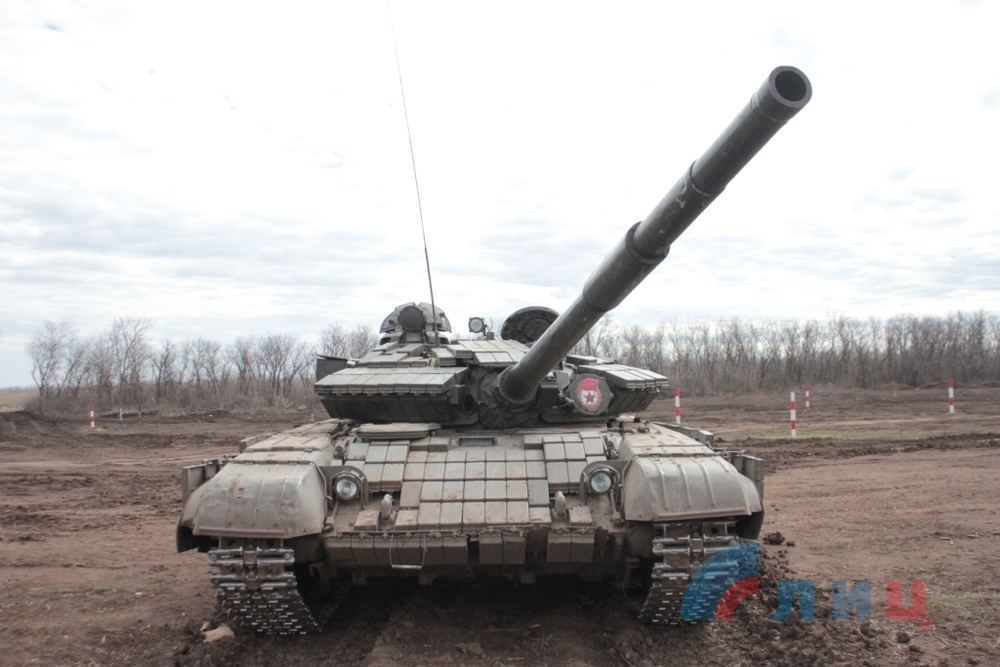 Лучших танкистов ЛНР наградили тортами — по итогам танковых учений со стрельбами 