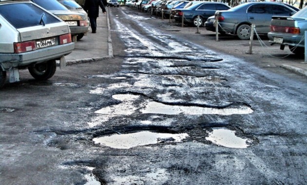 Официально: дороги в России будут чинить в два раза реже