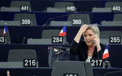 В Европарламенте проголосовали за снятие неприкосновенности с Ле Пен