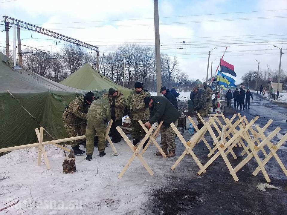 ВАЖНО: Радикалы объявили о начале «второго этапа блокады Донбасса»