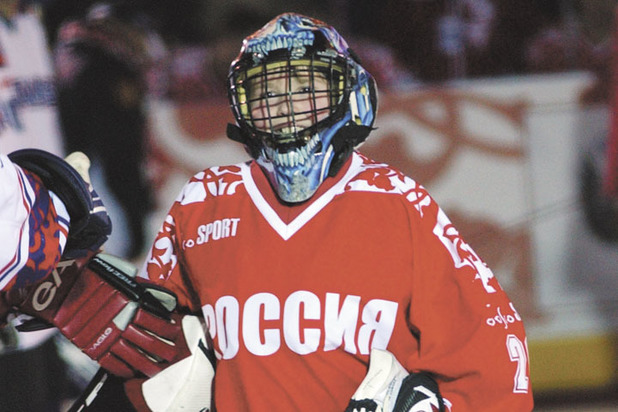 Владислав Третьяк снимает маску