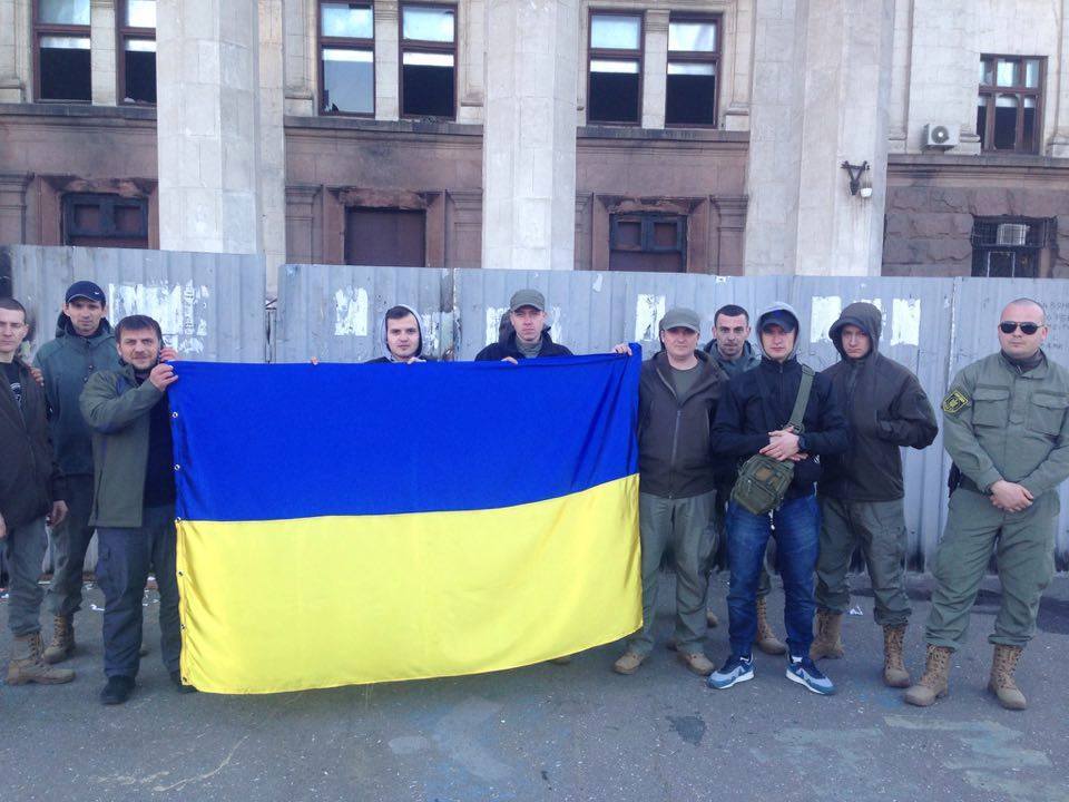 В Одессе майданщики вывесили украинский флаг на Куликовом поле 