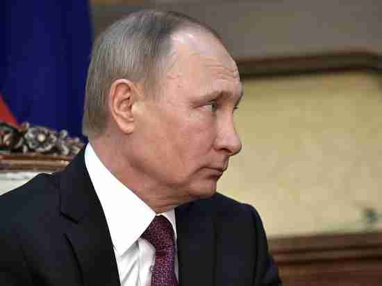 Путин заявил о трех версиях взрывов в питерском метро