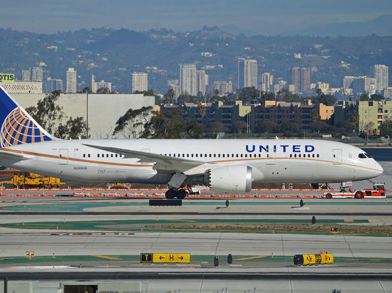 Авиакомпания United Airlines сорвала свадьбу молодой паре