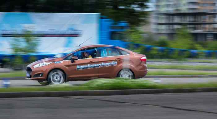Ford продолжает учить начинающих водителей в России