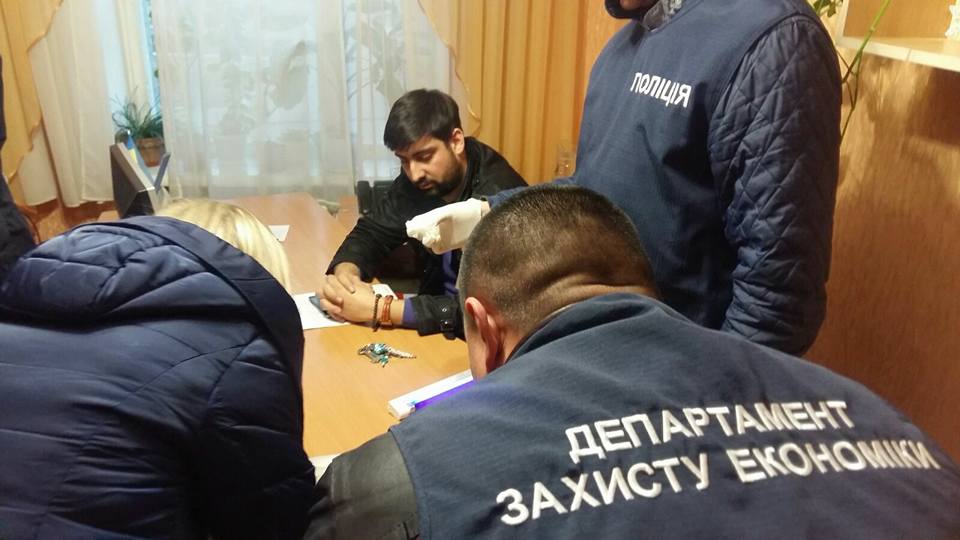 В Чернигове арестовали за взятку депутата-борца с коррупцией 