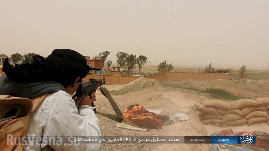 Кадры нападения: Боевики ИГИЛ вырезали заставу проамериканских сил в Дейр-эз-Зор (ВИДЕО, ФОТО 18+)