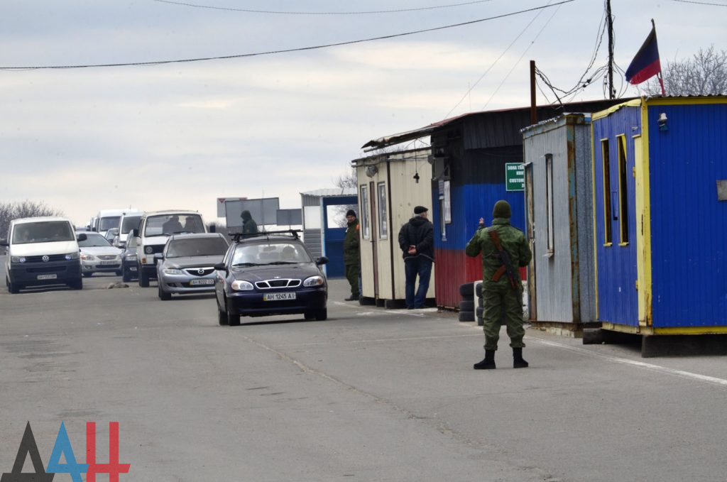 ДНР открыла первый центр админуслуг для участников гумпрограммы по воссоединению народа Донбасса (ФОТО)