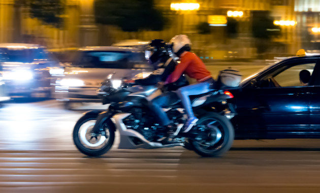 Будущих мотоциклистов могут начать учить в автошколах по ночам