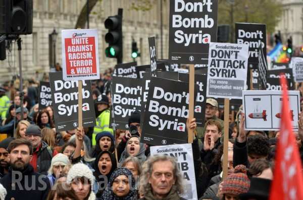 «Позор Трампу! Позор Мэй!» — в Лондоне прошёл митинг против ударов по Сирии (ВИДЕО)