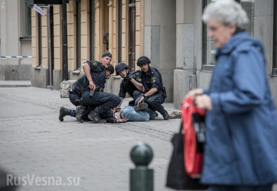 Кадры задержания подозреваемого в наезде на толпу в Стокгольме — эксклюзив «Русской Весны» (ФОТО)