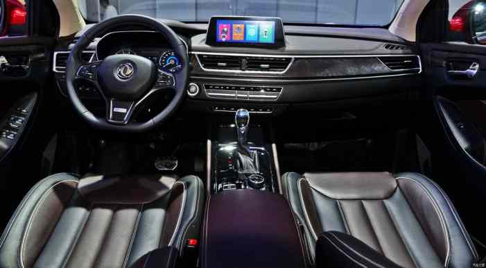 Dongfeng хочет продавать в России семиместный кроссовер Dongfeng хочет продавать в России семиместный кроссовер