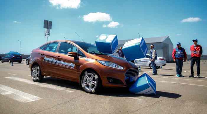 Ford продолжает учить начинающих водителей в России