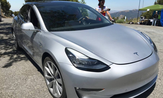 Новые фото почти серийного компакт-седана Tesla Model 3