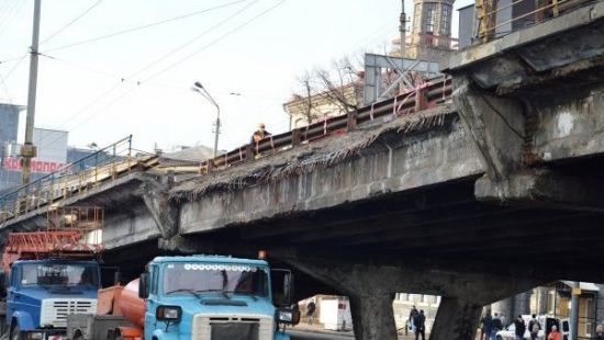 В Киеве анонсировали масштабный «распил» — за год хотят отремонтировать 80 мостов 